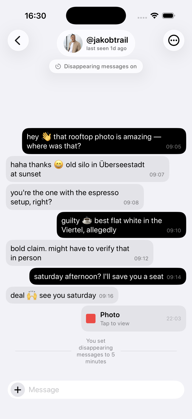 Abbs light-mode chat with disappearing messages enabled and a one-time photo